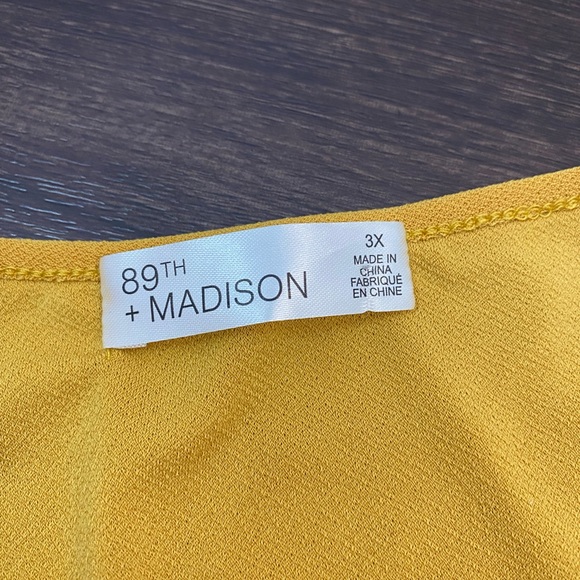 Open Arm Gold Dust 89th & Madison Top - Picture 3 of 5